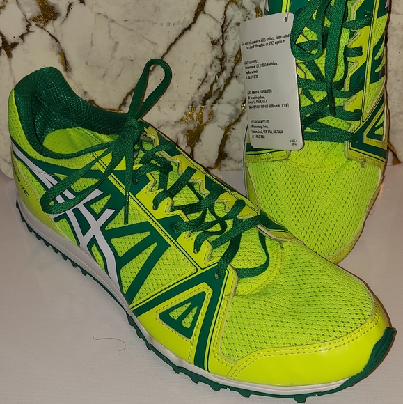 Cleats - Picture 1 of 2